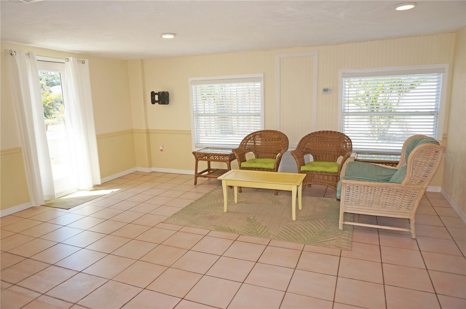 Image 11 of 42 For 1270 Manor Road
