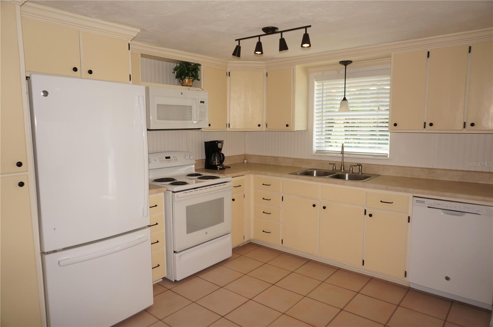 Image 15 of 42 For 1270 Manor Road