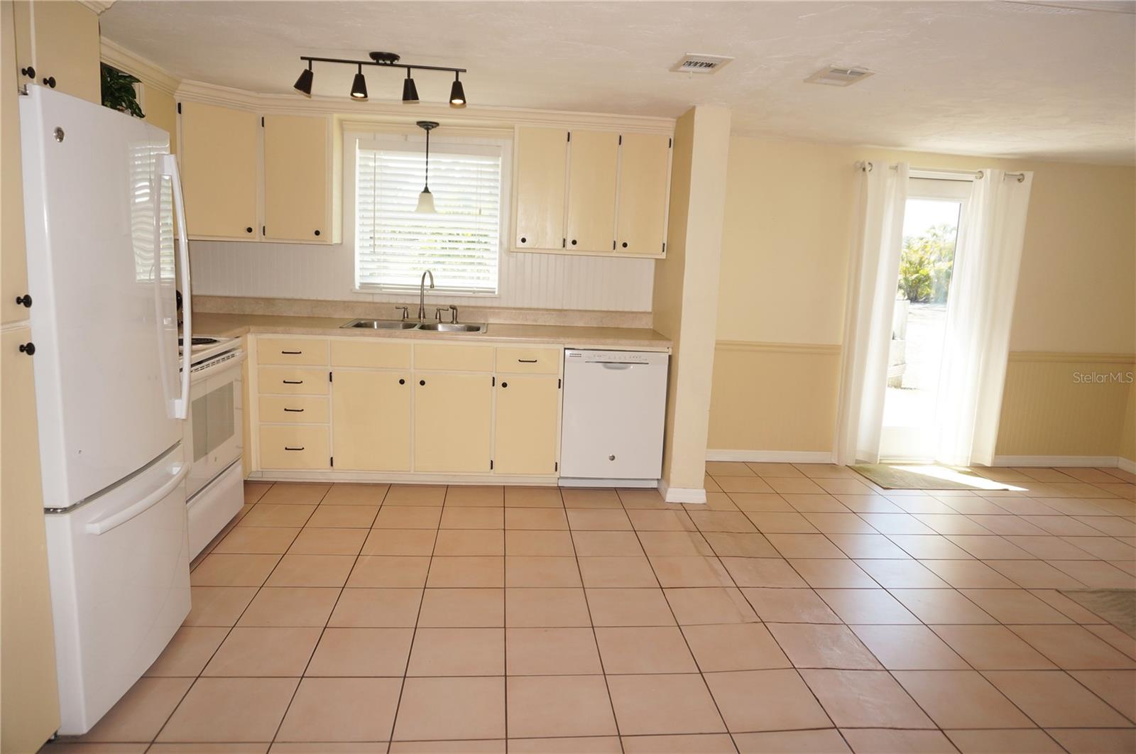 Image 17 of 42 For 1270 Manor Road