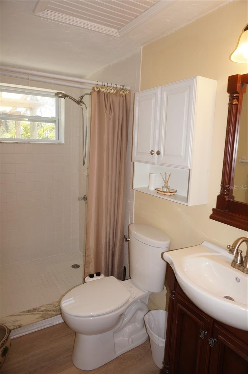 Image 20 of 42 For 1270 Manor Road