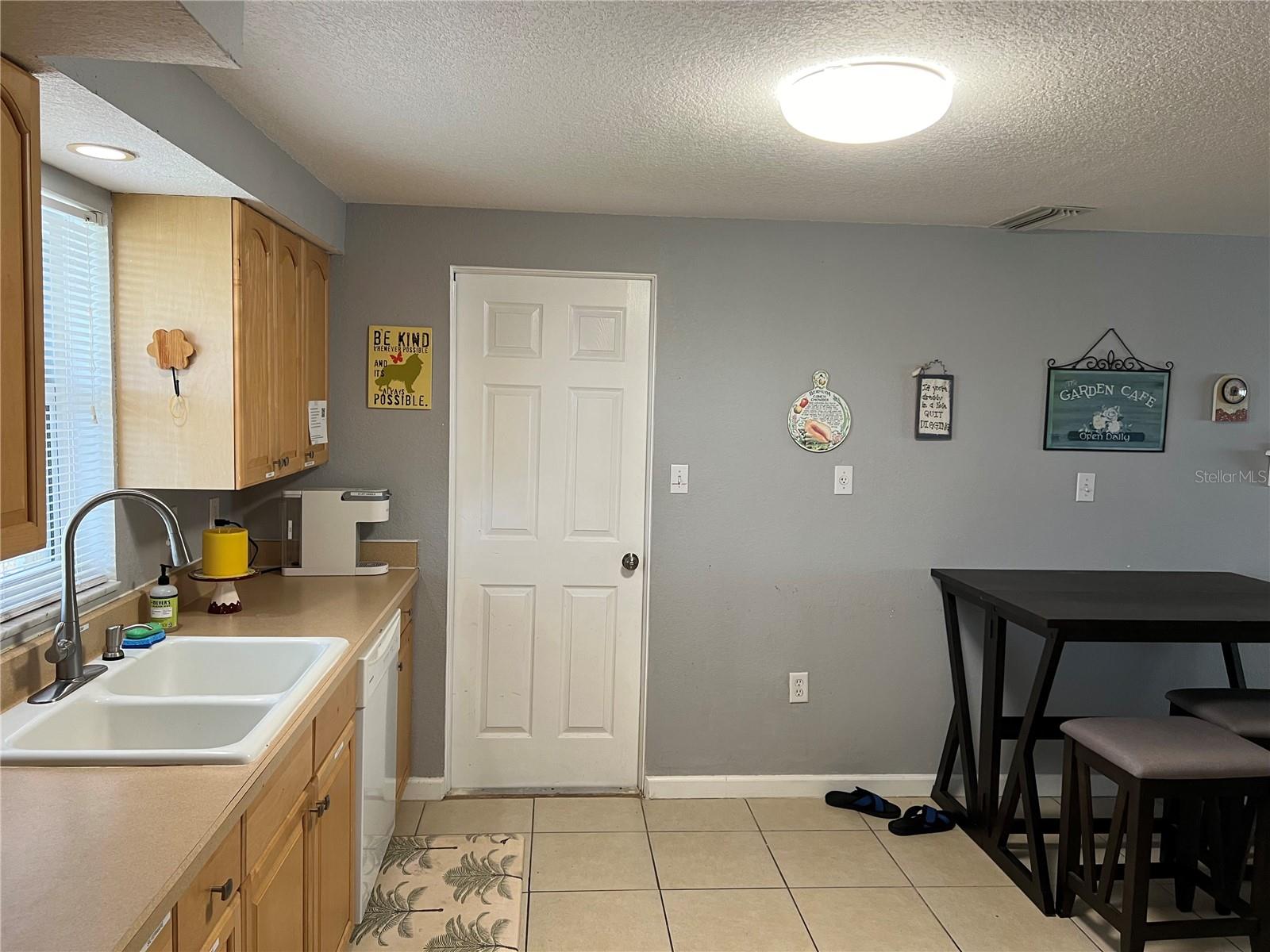 Image 3 of 28 For 705 Crestview Circle Nw