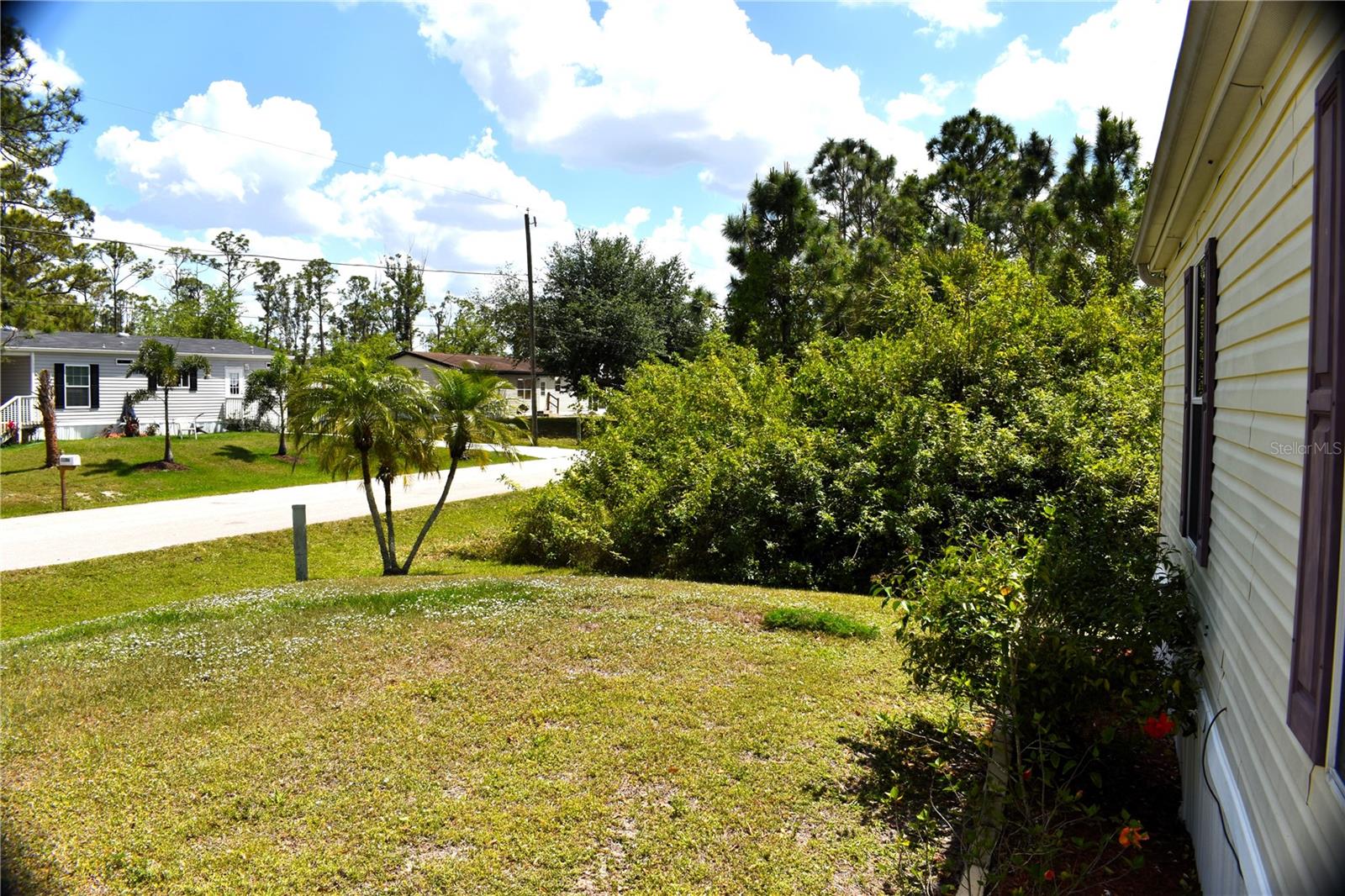 Image 4 of 46 For 11195 Grapefruit Lane
