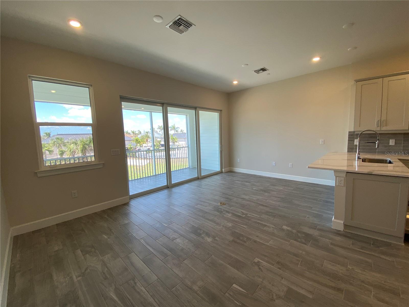 Image 14 of 50 For 1620 Sea Haven Drive 403