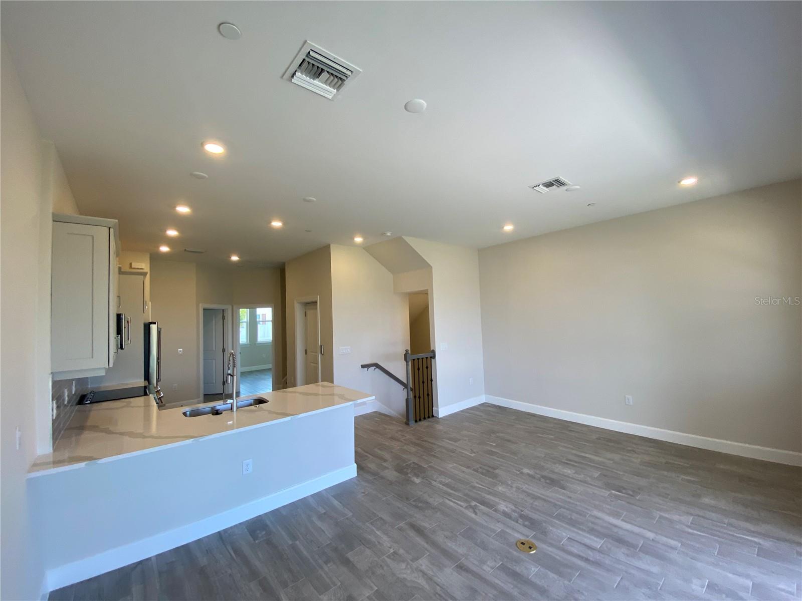 Image 16 of 50 For 1620 Sea Haven Drive 403