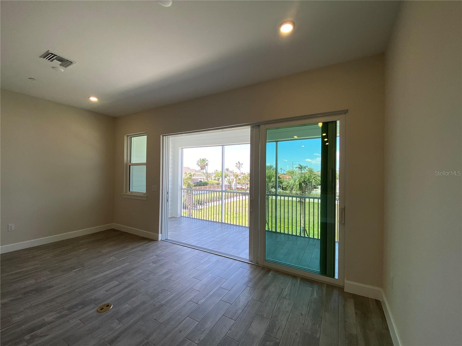 Image 17 of 50 For 1620 Sea Haven Drive 403