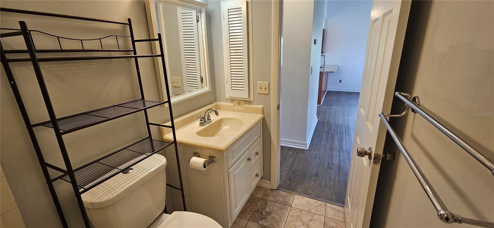 Image 10 of 19 For 4904 Vincennes Court 209