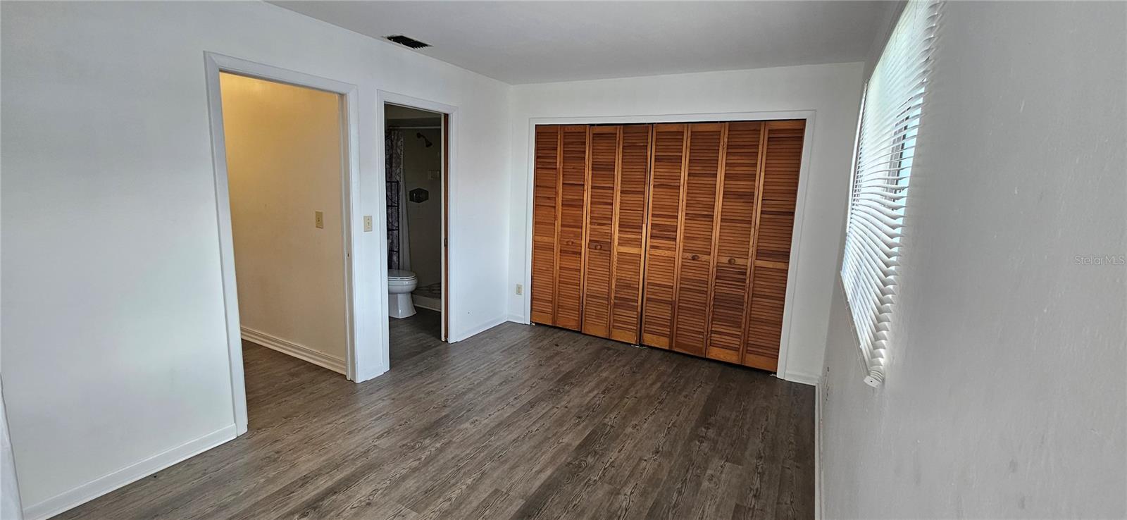 Image 12 of 19 For 4904 Vincennes Court 209