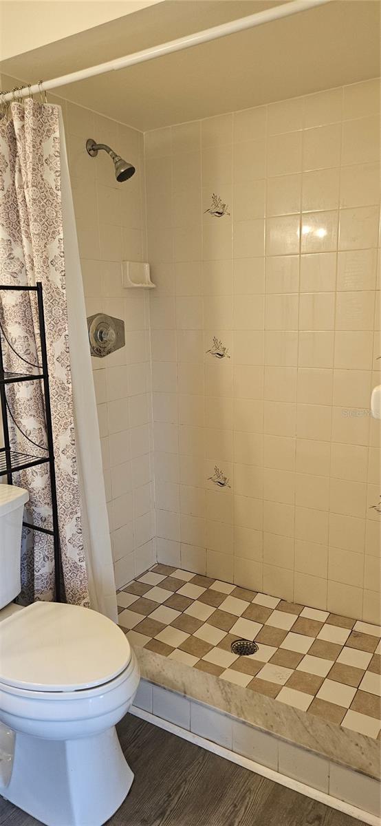 Image 17 of 19 For 4904 Vincennes Court 209