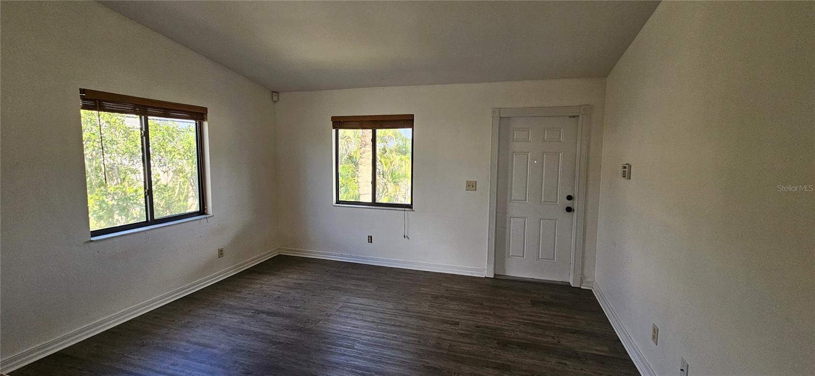 Image 2 of 19 For 4904 Vincennes Court 209