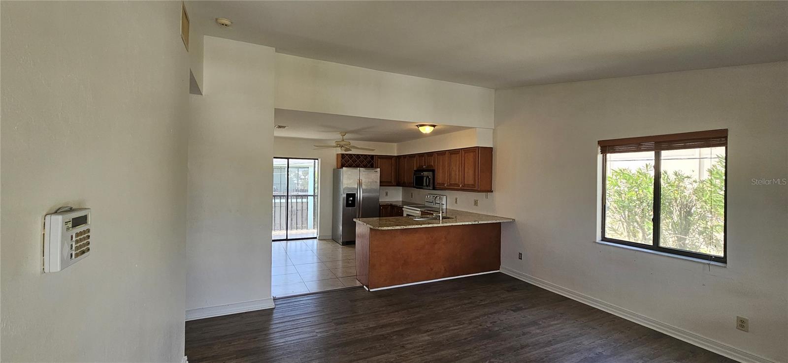 Image 3 of 19 For 4904 Vincennes Court 209