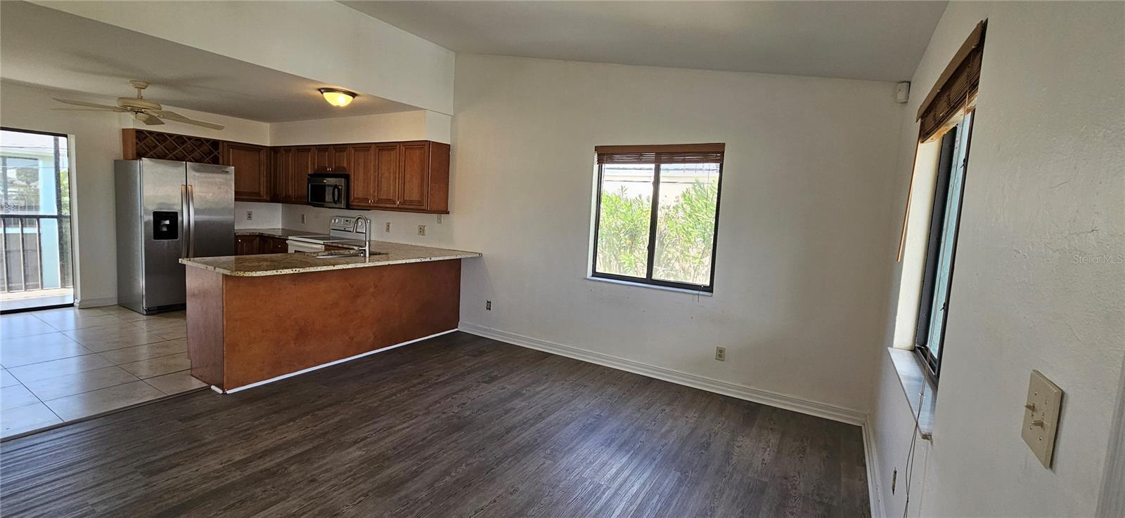 Image 4 of 19 For 4904 Vincennes Court 209