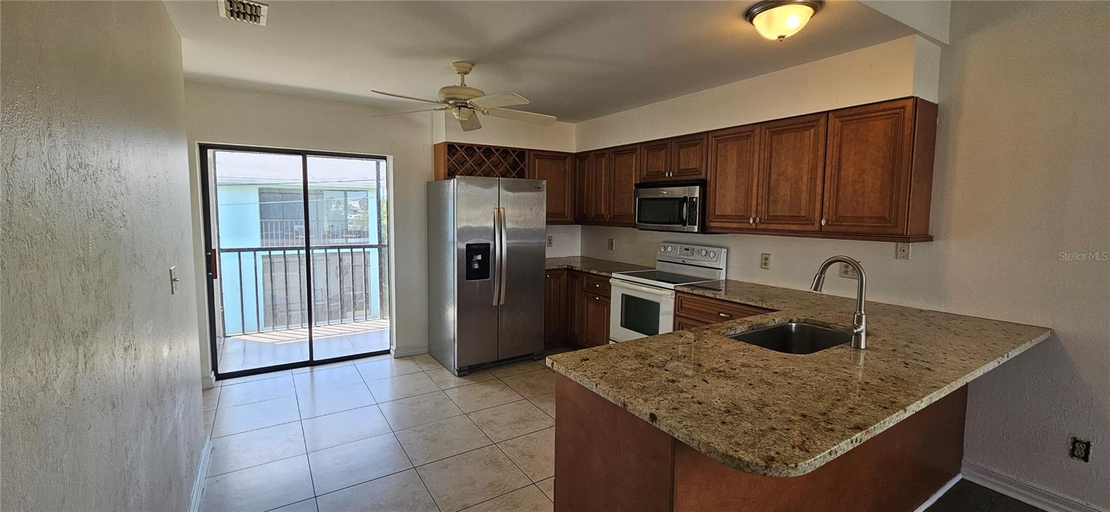 Image 6 of 19 For 4904 Vincennes Court 209