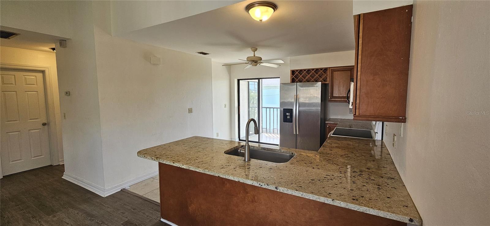 Image 7 of 19 For 4904 Vincennes Court 209