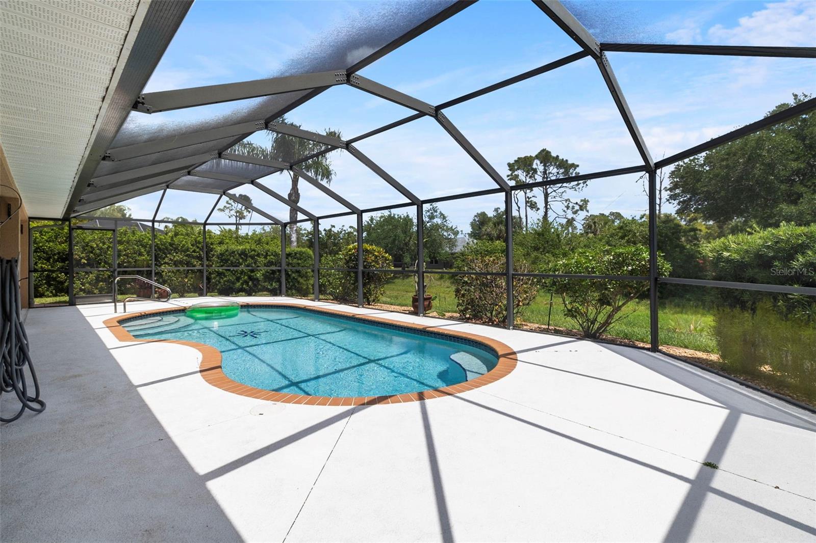 Image 31 of 38 For 1240 Alpinia Road