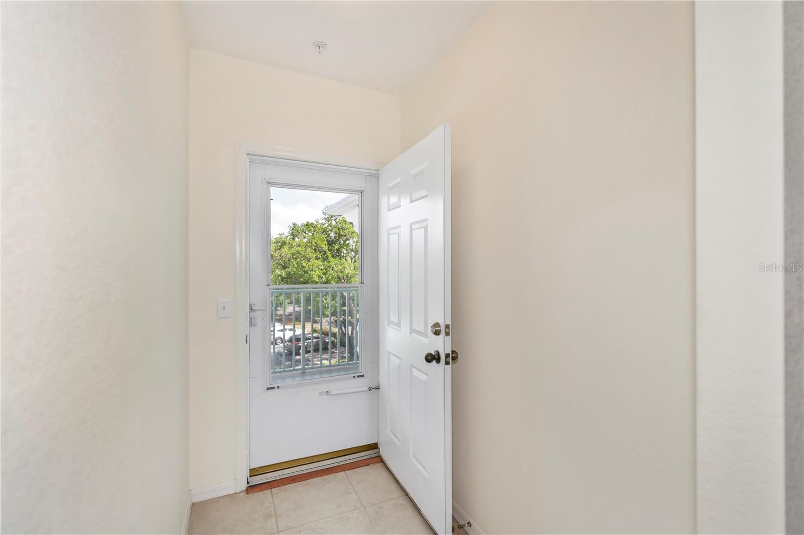 Image 11 of 72 For 19385 Water Oak Drive 302