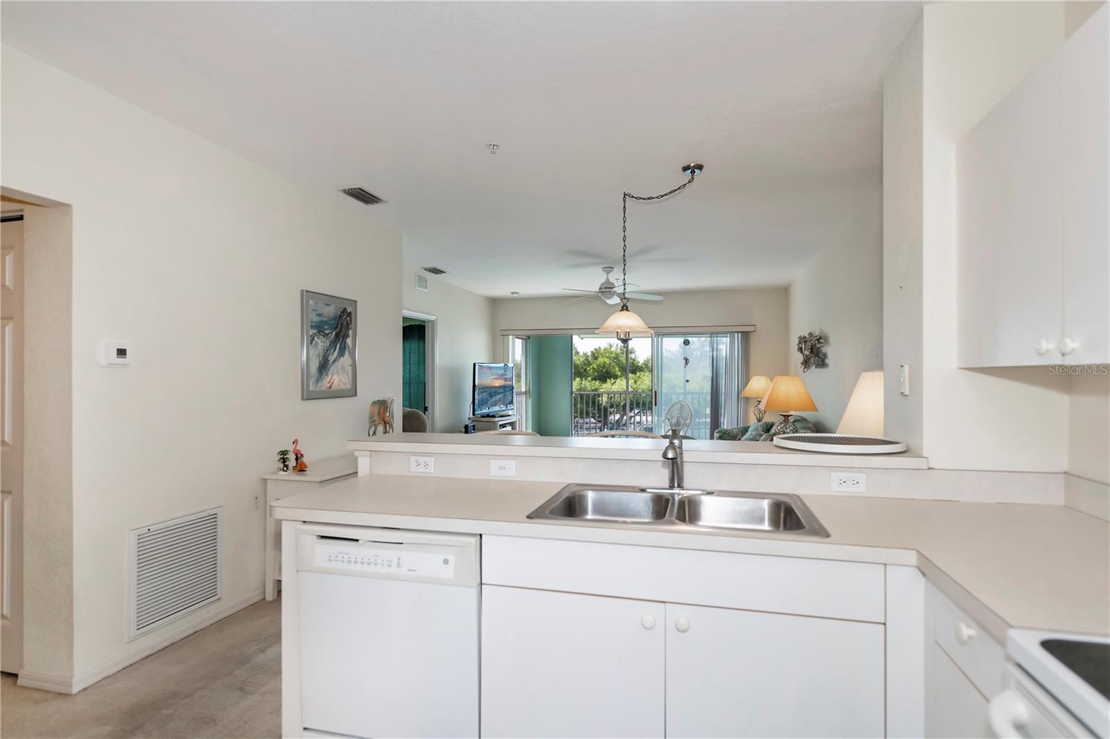 Image 21 of 72 For 19385 Water Oak Drive 302
