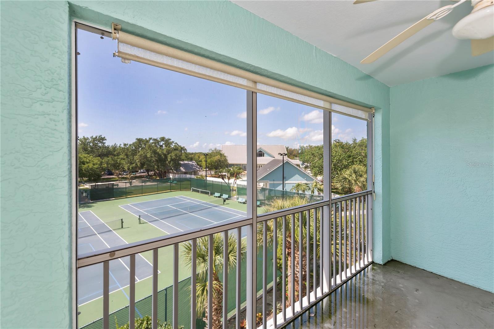Image 27 of 72 For 19385 Water Oak Drive 302