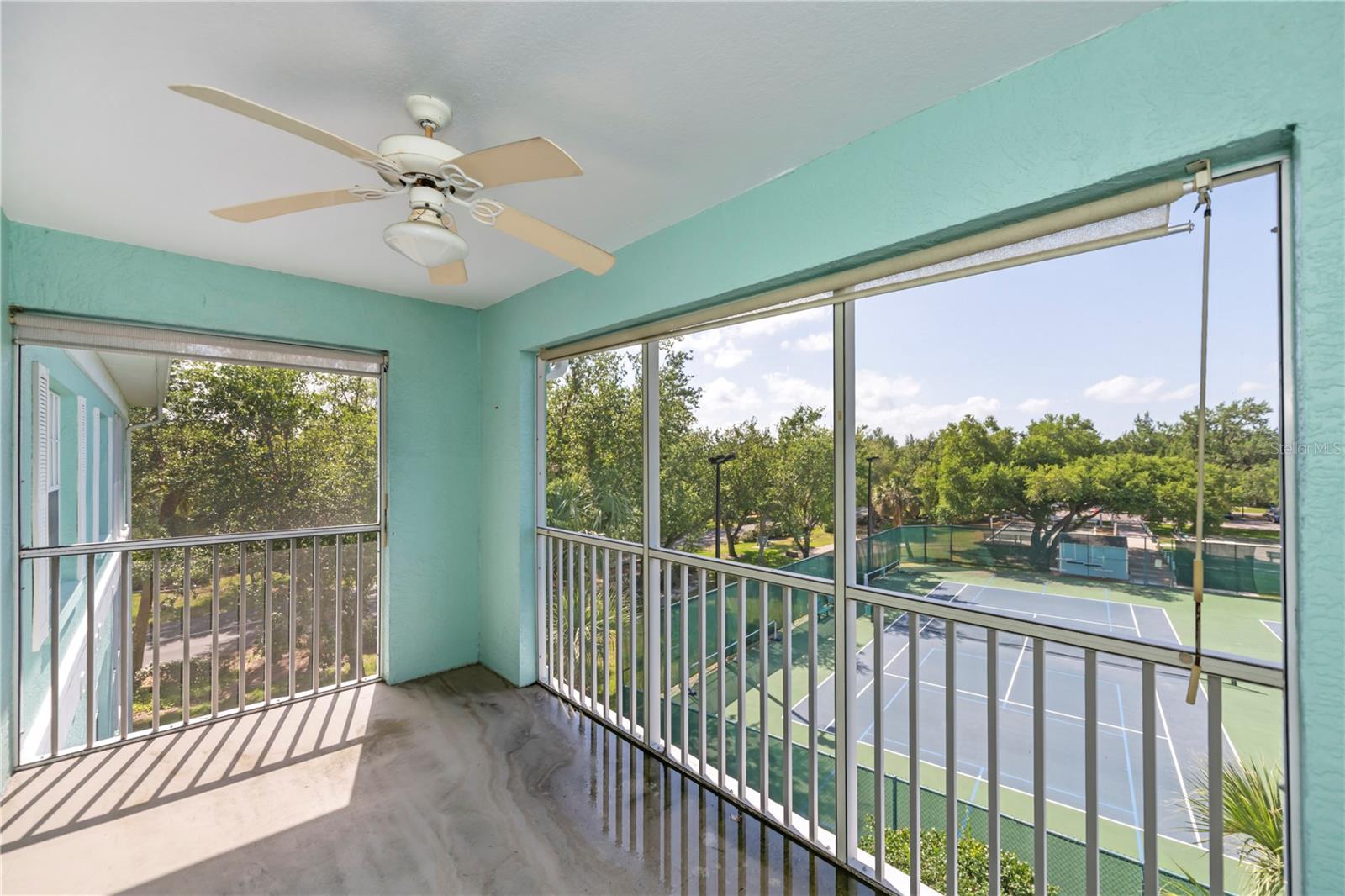 Image 28 of 72 For 19385 Water Oak Drive 302