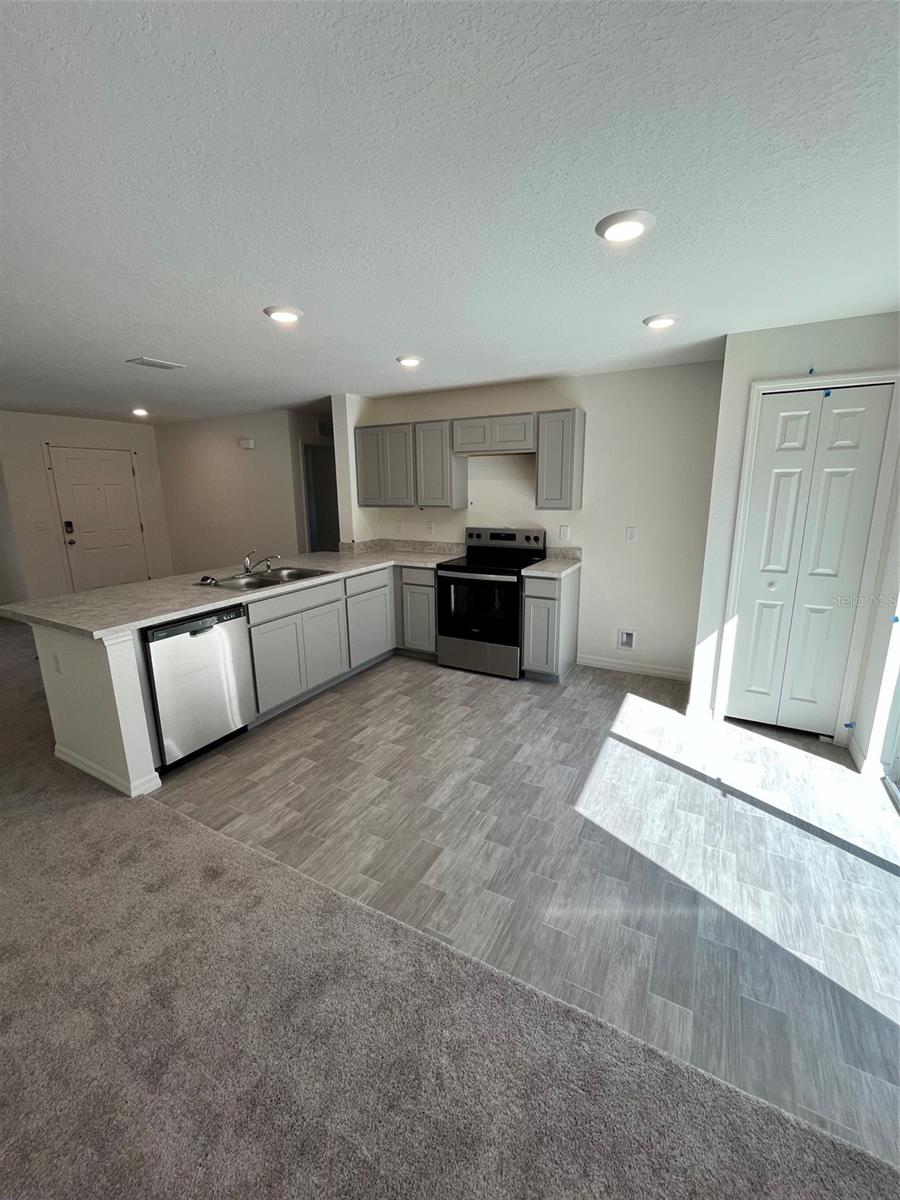 Image 4 of 11 For 10145 Vaughan Avenue