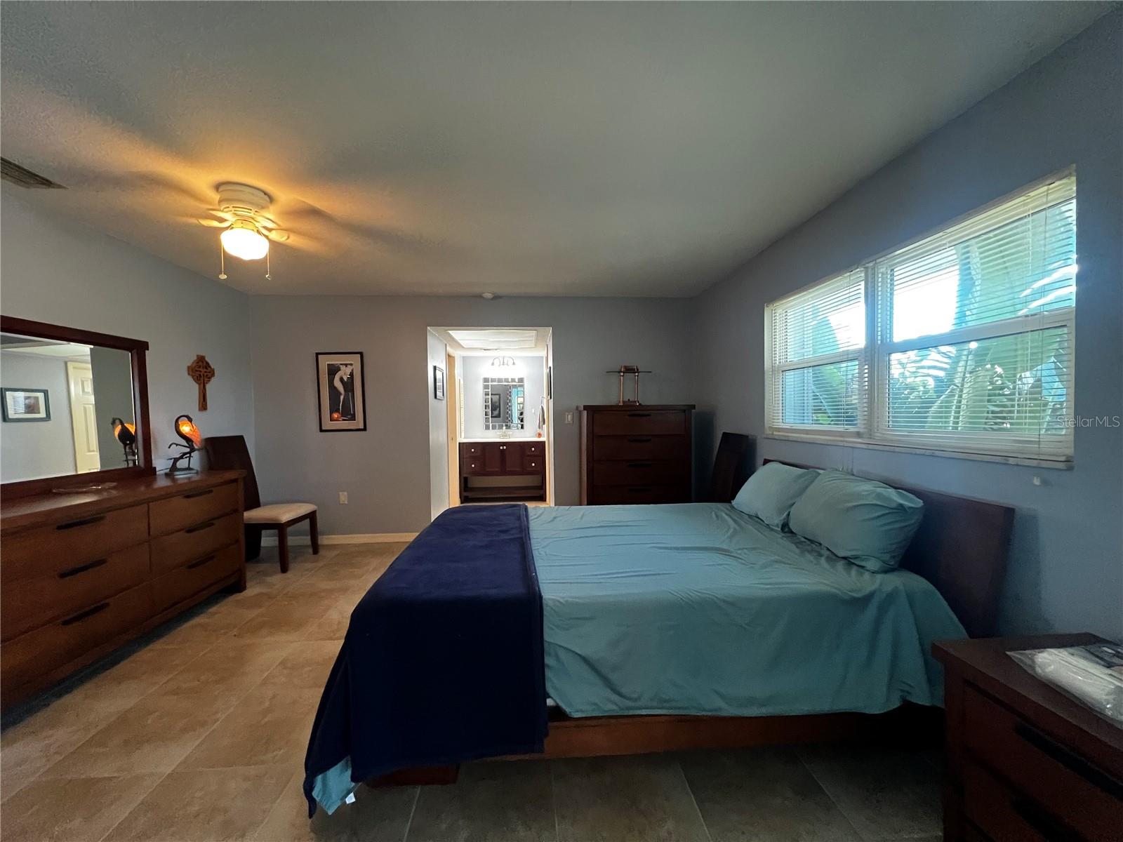Image 15 of 47 For 931 Juno Drive