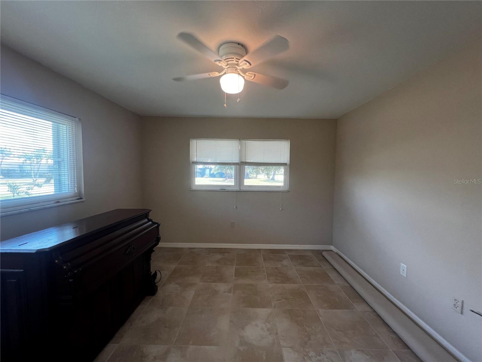 Image 22 of 47 For 931 Juno Drive