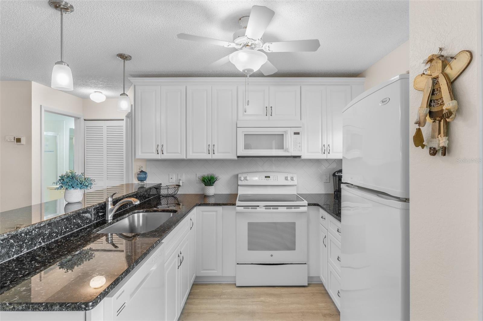 Image 3 of 38 For 25100 Sandhill Boulevard R202