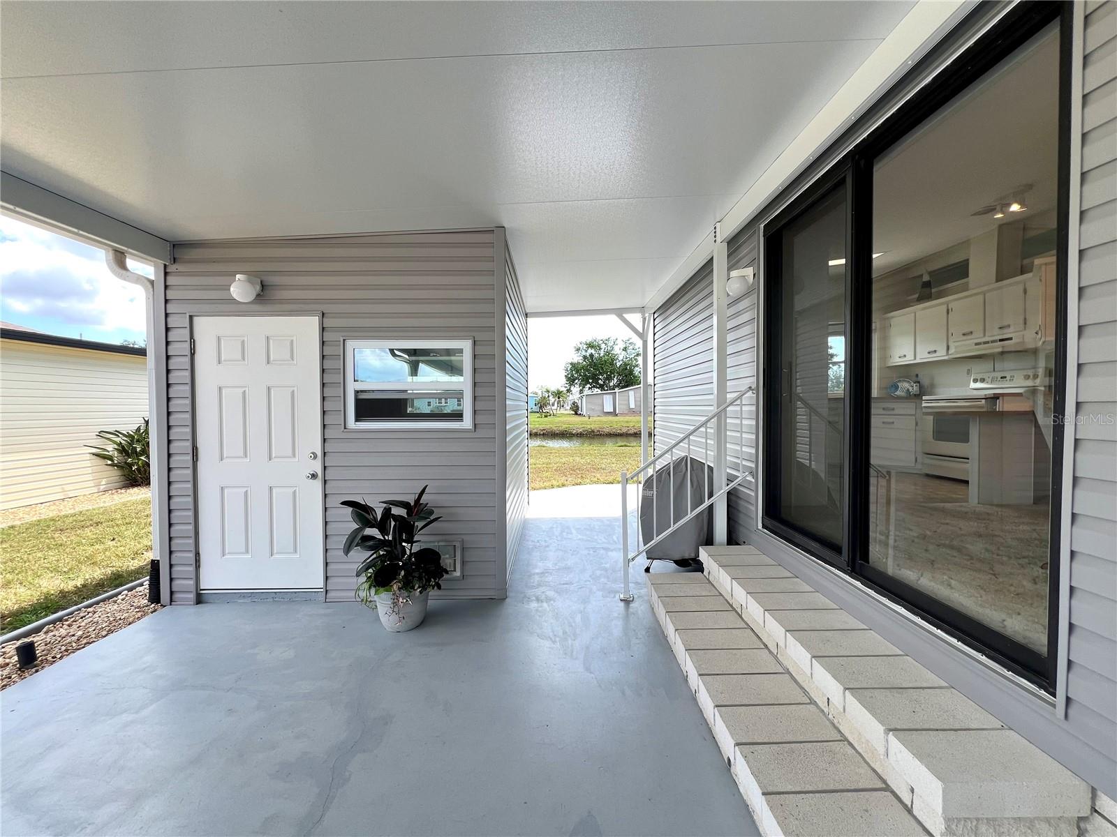 Image 12 of 63 For 749 Watersedge Street