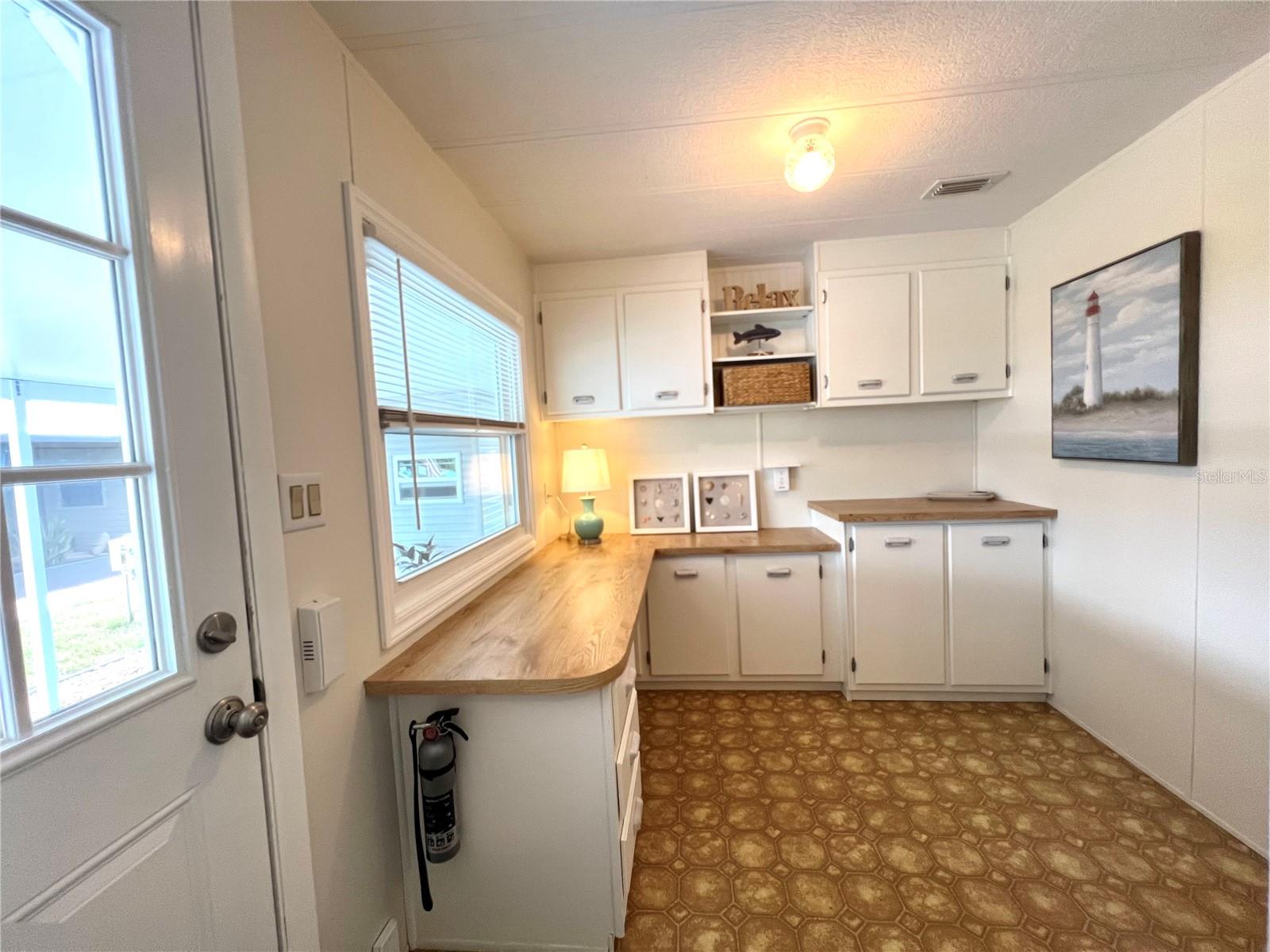 Image 13 of 63 For 749 Watersedge Street