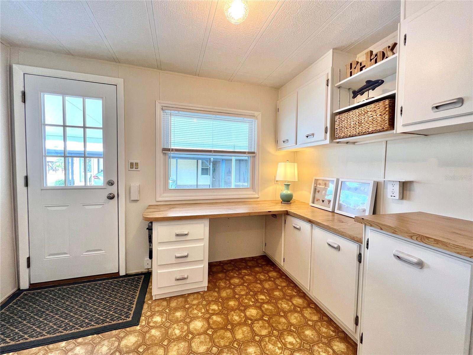 Image 14 of 63 For 749 Watersedge Street