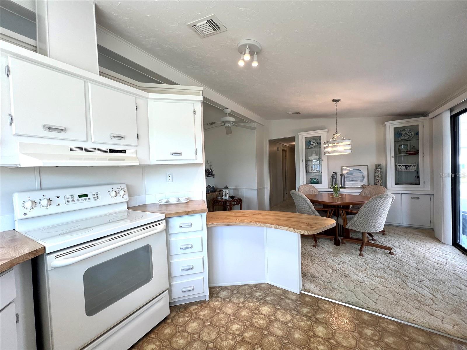 Image 18 of 63 For 749 Watersedge Street