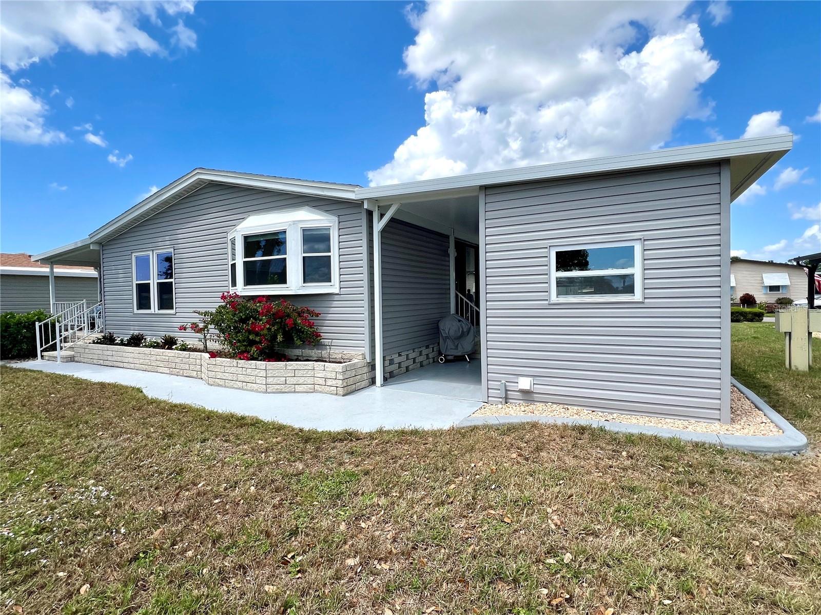 Image 6 of 63 For 749 Watersedge Street
