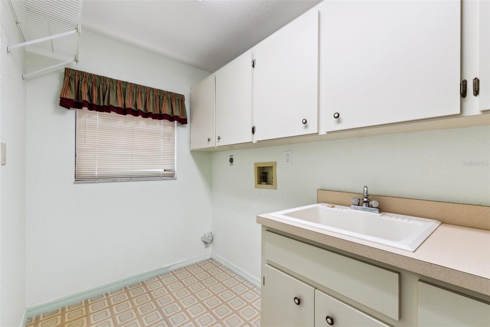 Image 21 of 52 For 2192 Hyatt Drive