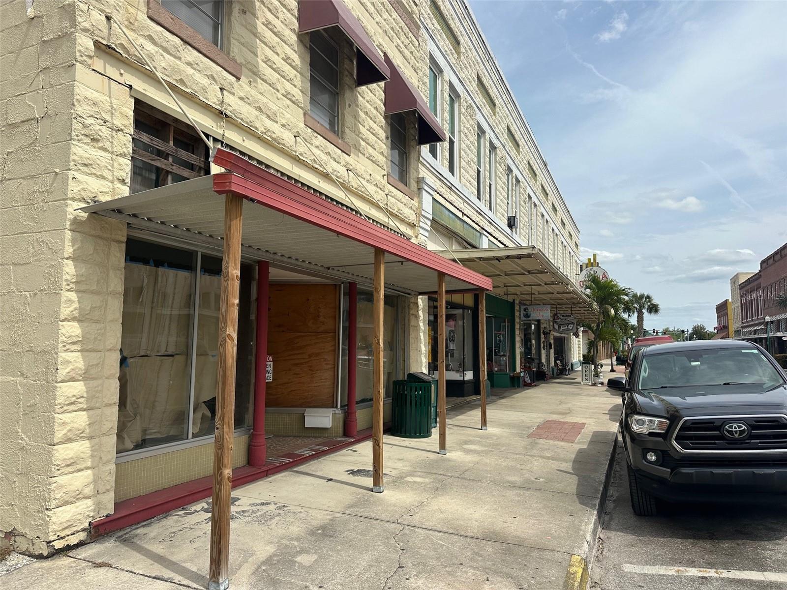 Image 2 of 15 For 114 Oak Street