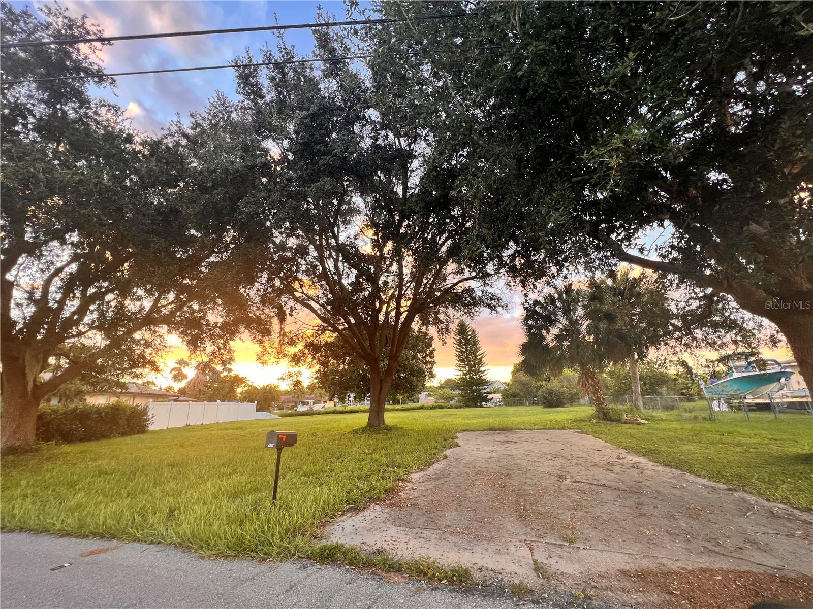 Image 5 of 6 For 550 Tarpon Boulevard Nw