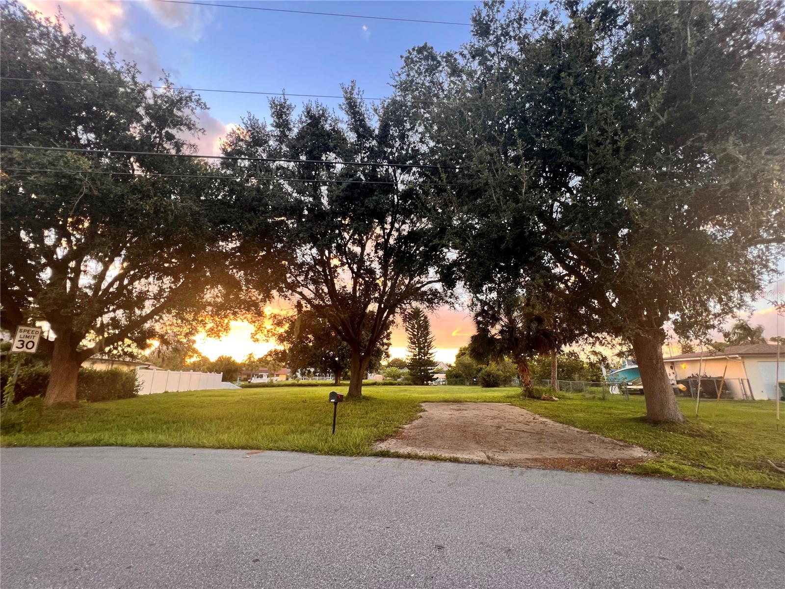 Image 6 of 6 For 550 Tarpon Boulevard Nw