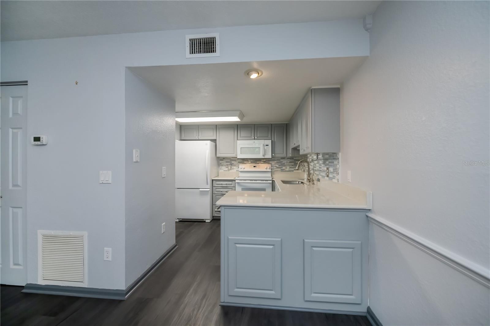Image 11 of 38 For 1051 Forrest Nelson Boulevard 104