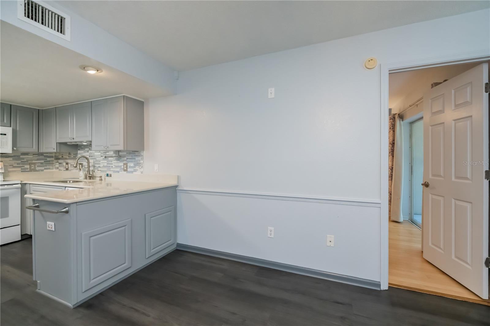 Image 12 of 38 For 1051 Forrest Nelson Boulevard 104