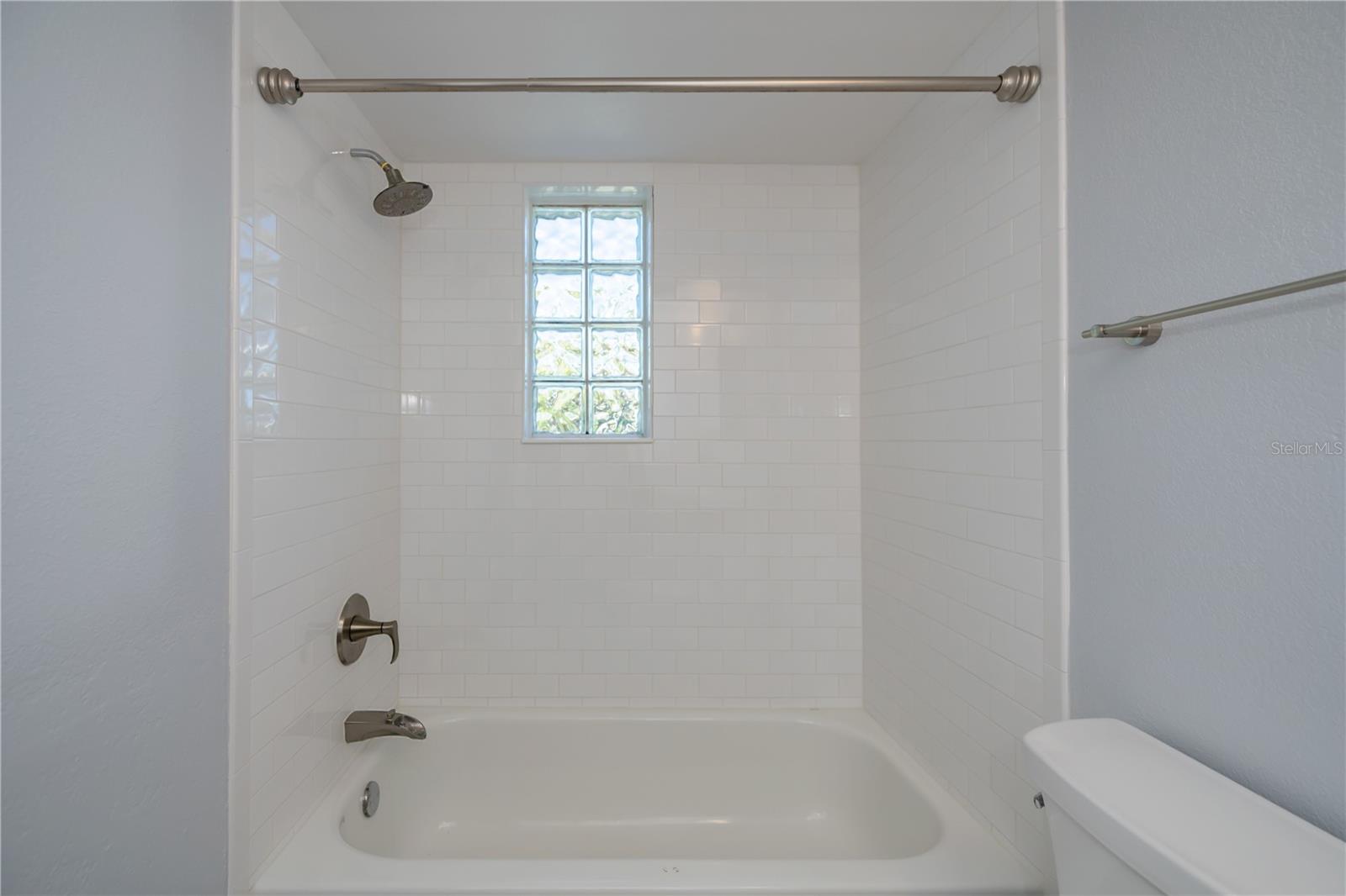 Image 18 of 38 For 1051 Forrest Nelson Boulevard 104