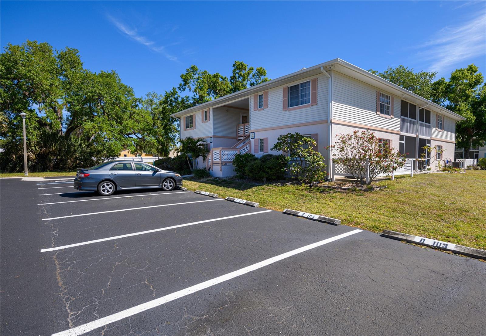 Image 32 of 38 For 1051 Forrest Nelson Boulevard 104