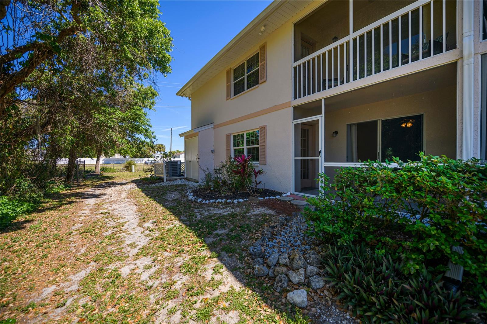 Image 36 of 38 For 1051 Forrest Nelson Boulevard 104