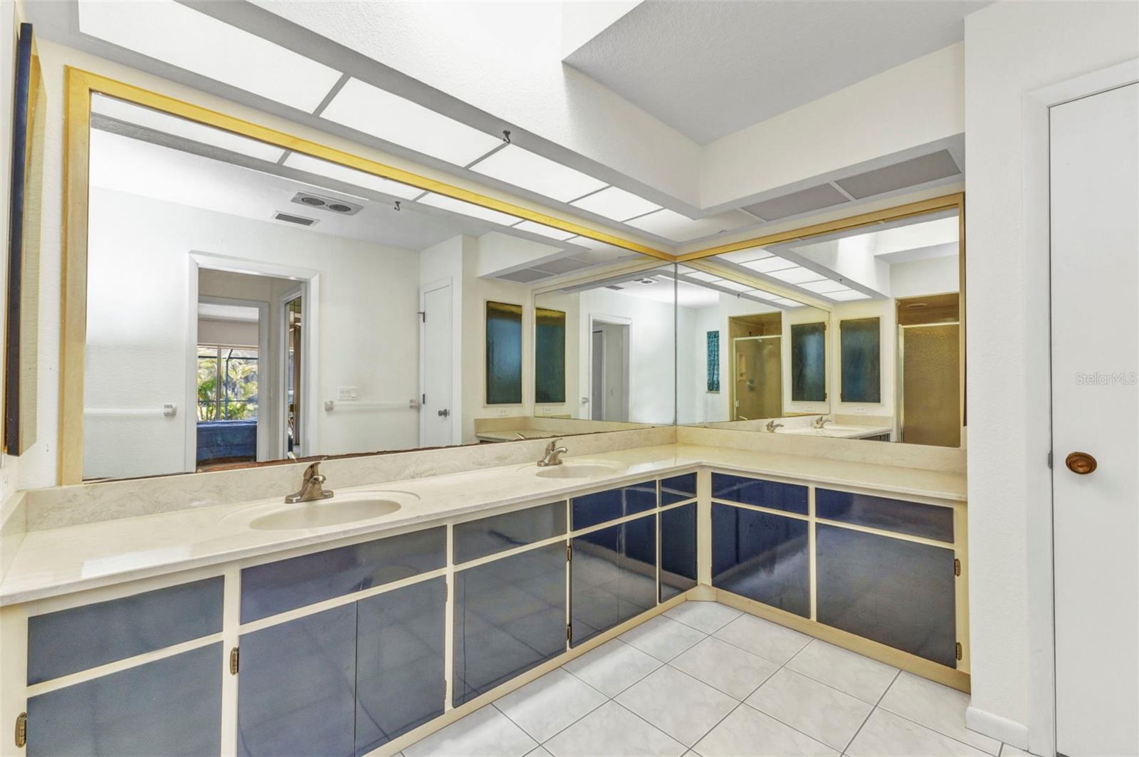 Image 11 of 46 For 3824 Aves Island Court