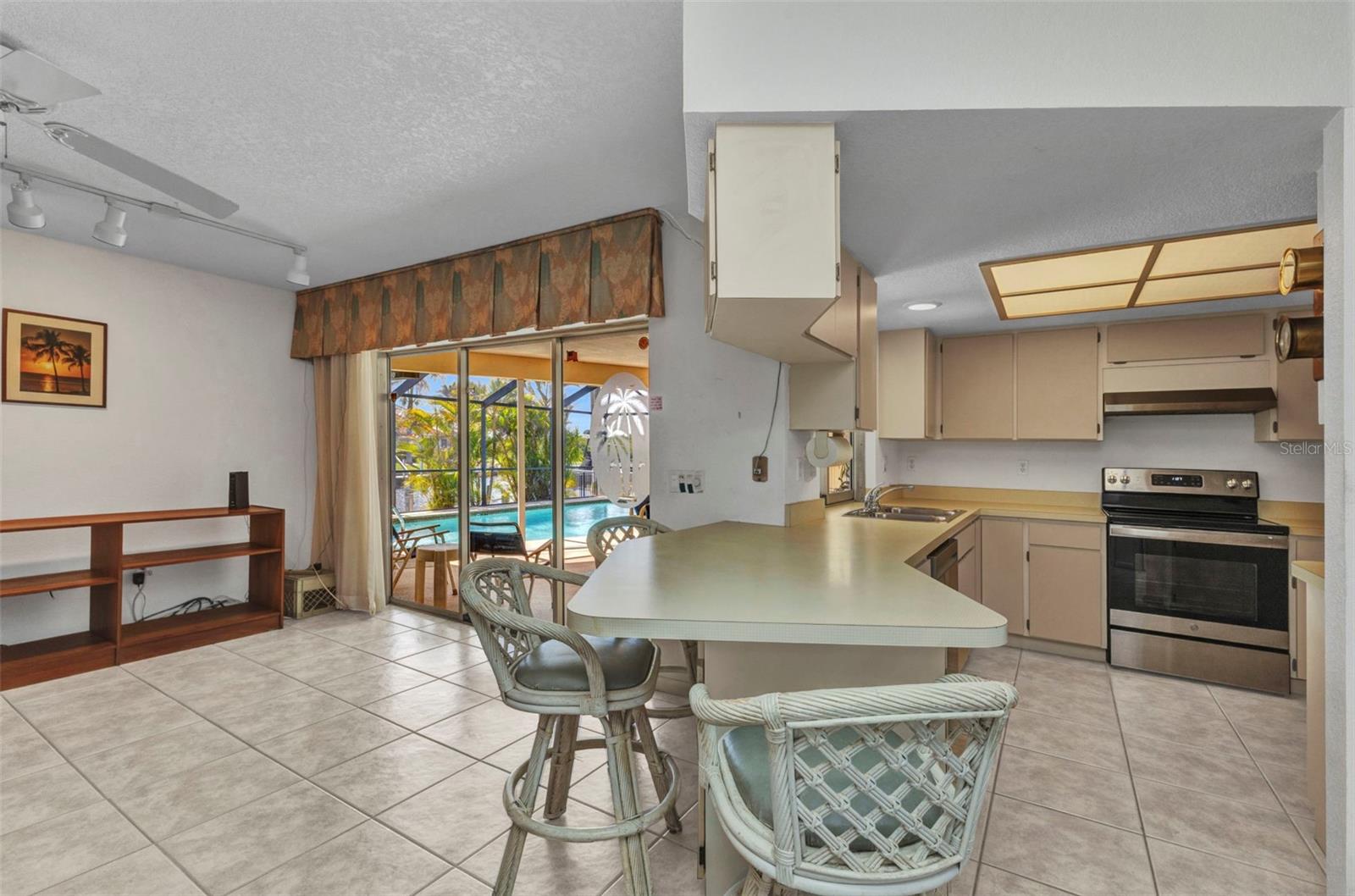 Image 16 of 46 For 3824 Aves Island Court