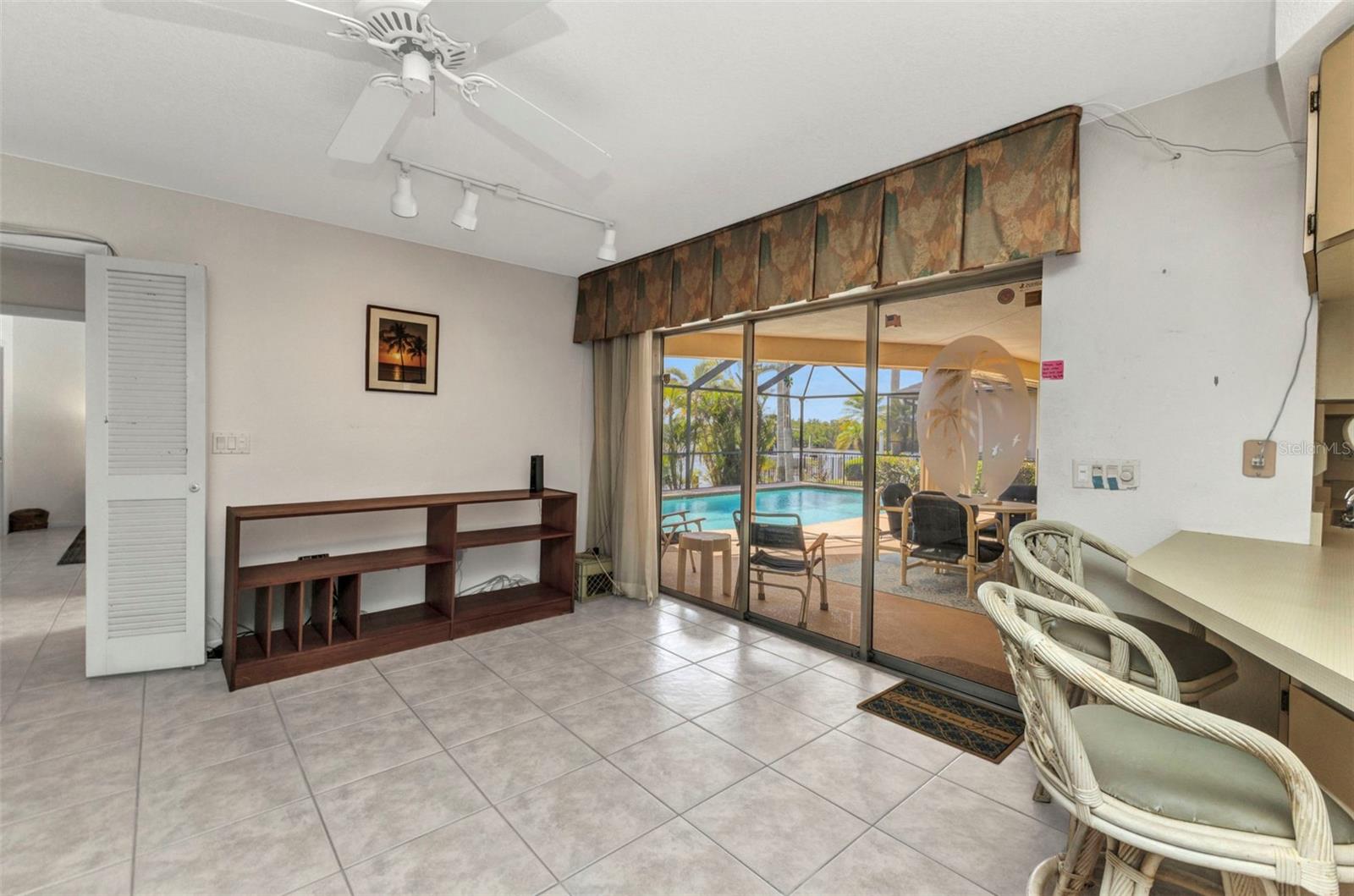 Image 18 of 46 For 3824 Aves Island Court