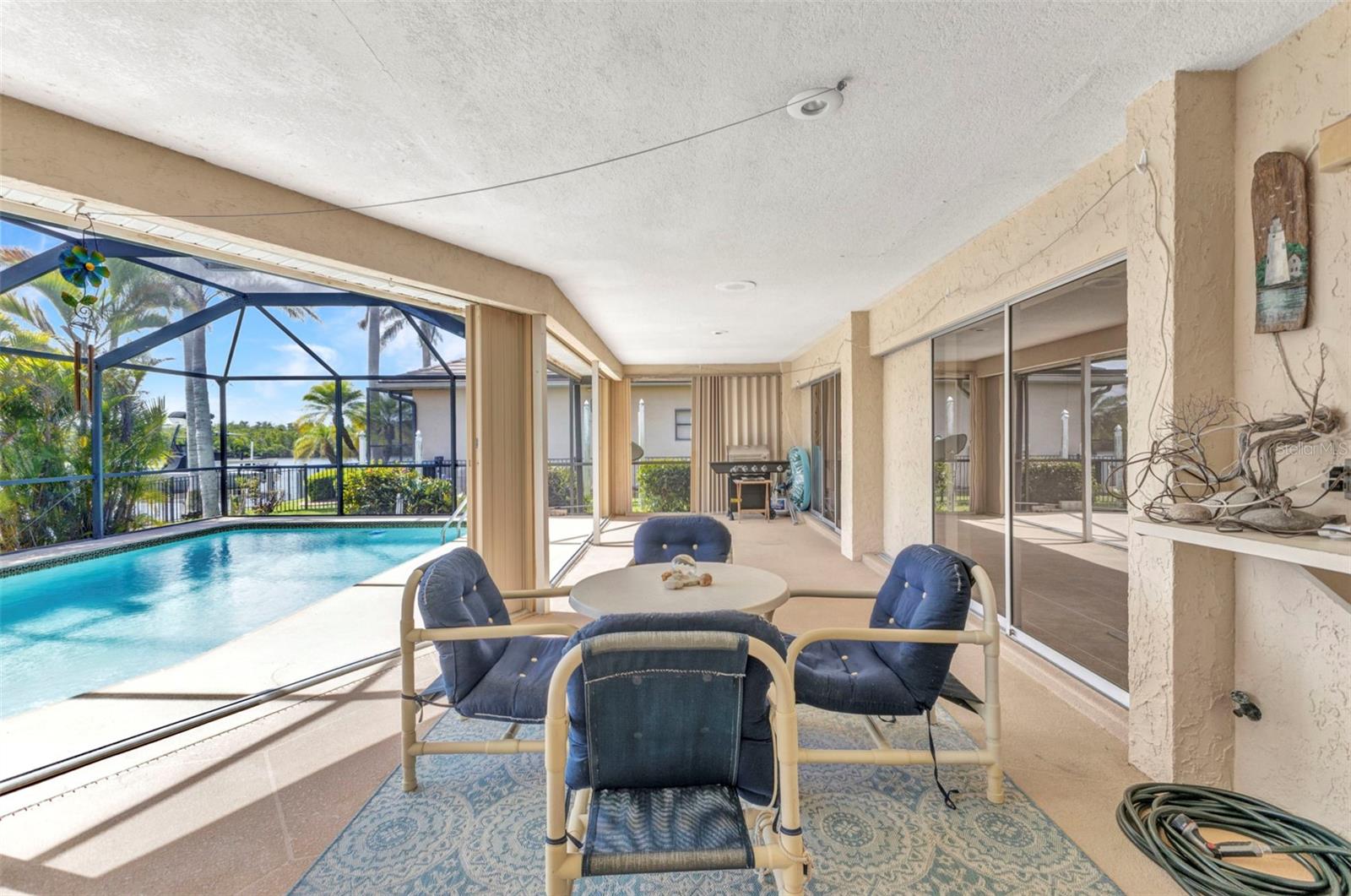 Image 29 of 46 For 3824 Aves Island Court