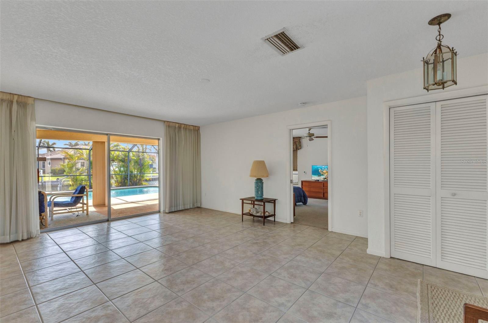 Image 6 of 46 For 3824 Aves Island Court