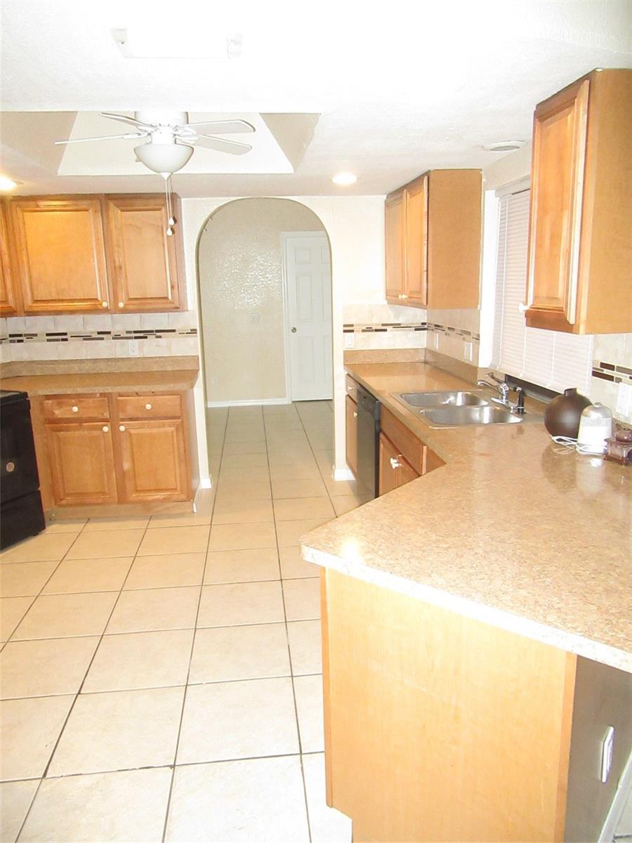 Image 10 of 19 For 22182 Peachland Boulevard