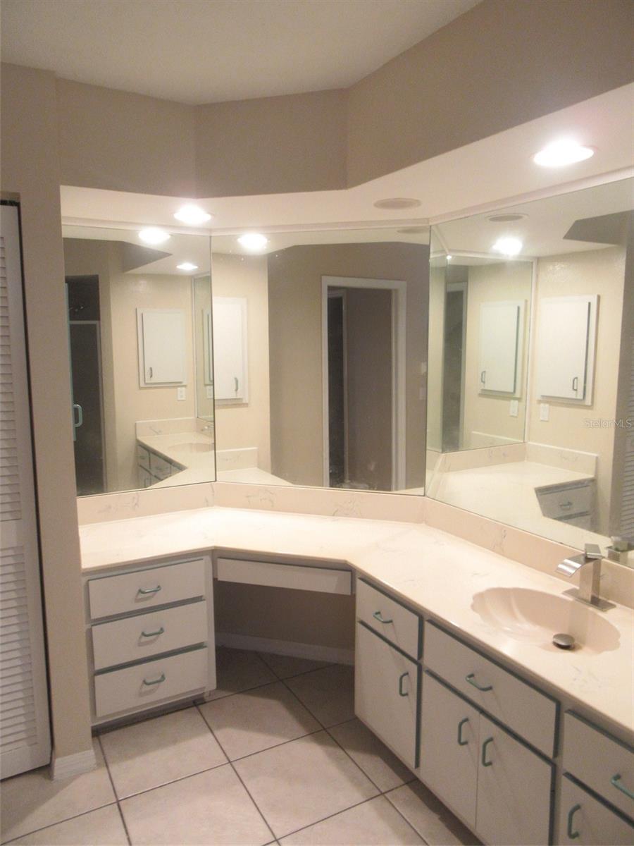 Image 15 of 19 For 22182 Peachland Boulevard