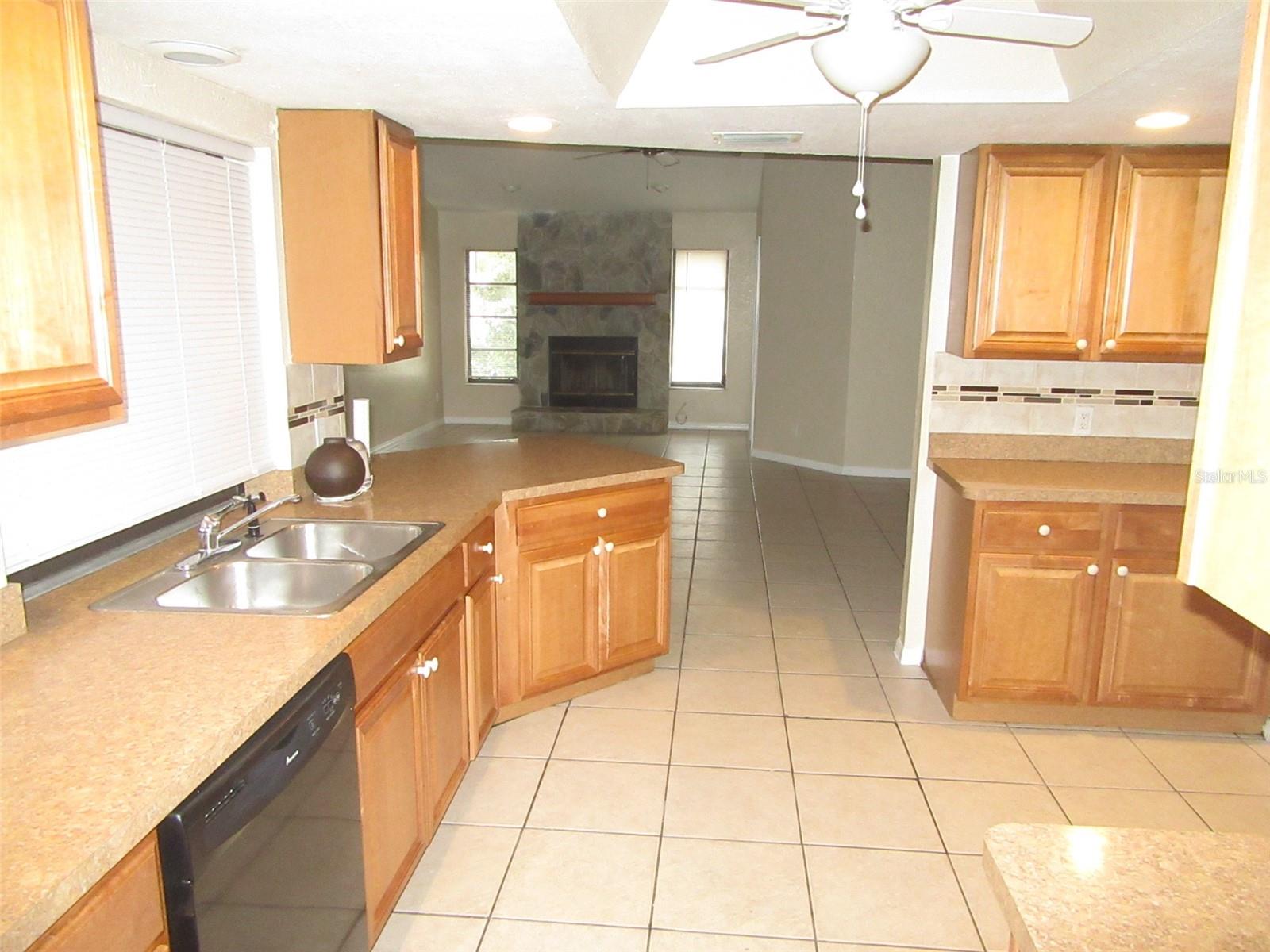 Image 7 of 19 For 22182 Peachland Boulevard