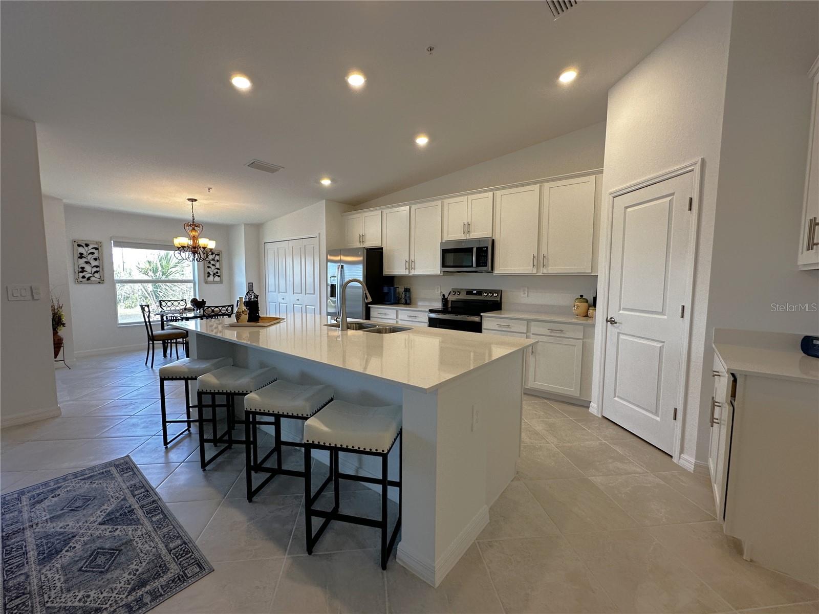 Image 4 of 53 For 14241 Heritage Landing Boulevard 1823