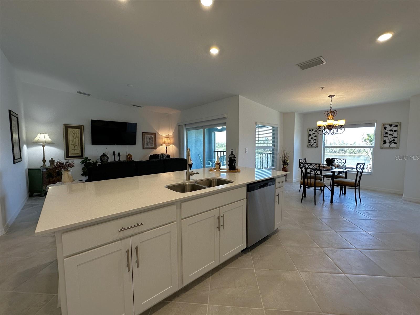 Image 5 of 53 For 14241 Heritage Landing Boulevard 1823